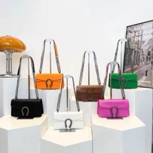 Chic Chain Shoulder Bag with Horseshoe Buckle